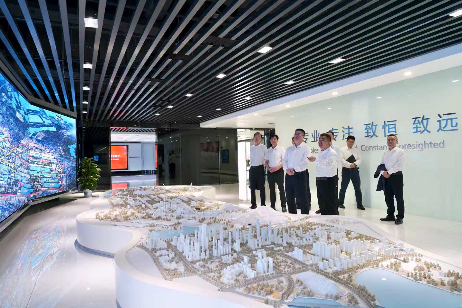 李仲泽参观中冶南方企业展厅